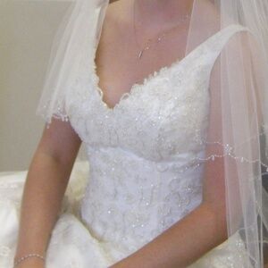 Casablanca  Lace Regal Wedding Gown w/Veil Size 8 REDUCED/READ DESCRIPTION!!